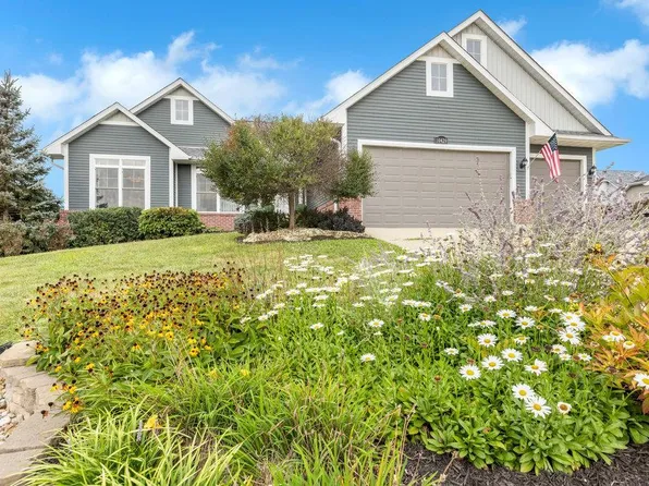 10420 Village Dr E, Foristell, MO 63348