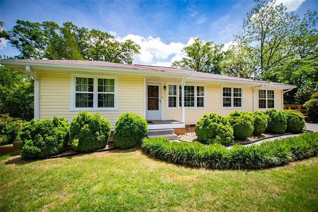 3 bed, 1500 sqft, $1,800 — Photo 1
