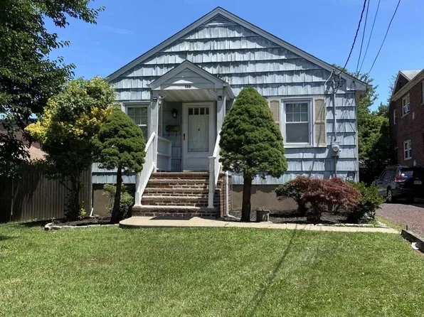 135 School St, Bergenfield, NJ 07621