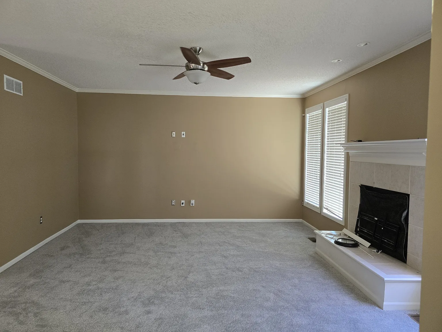 3 bed, 2358 sqft, $2,800 — Photo 4