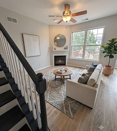 3rd image of 440 Nottingham Ln
