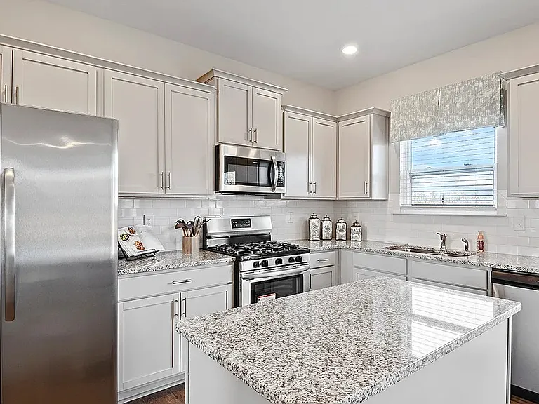 325 Tolbert Dr — Photo 4