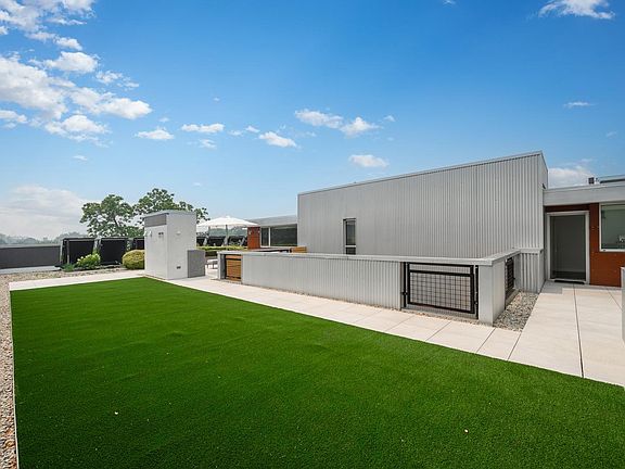 3rd image of 2041 W Roscoe St #Penthouse