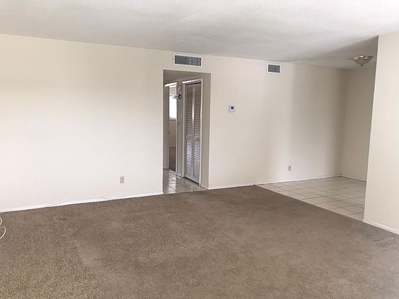 3rd image of 2929 NE 49th St APT 19