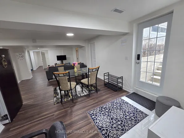 23 Thistledown Cres, Whitby, ON L1R 3P2