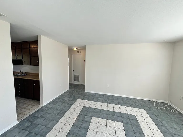 2244 Shelby Dr — Photo 10