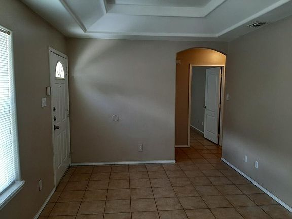 5th image of 411 La Mancha Dr APT 4