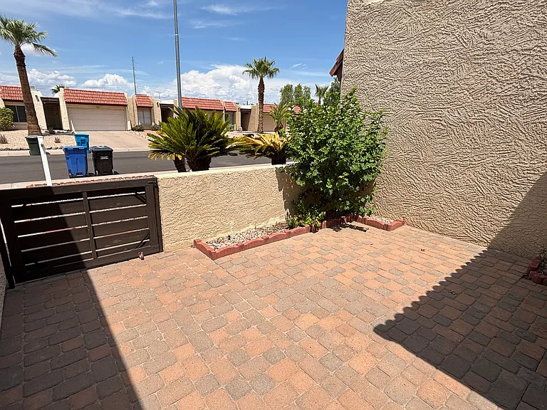 2529 E Bluefield Ave — Photo 3