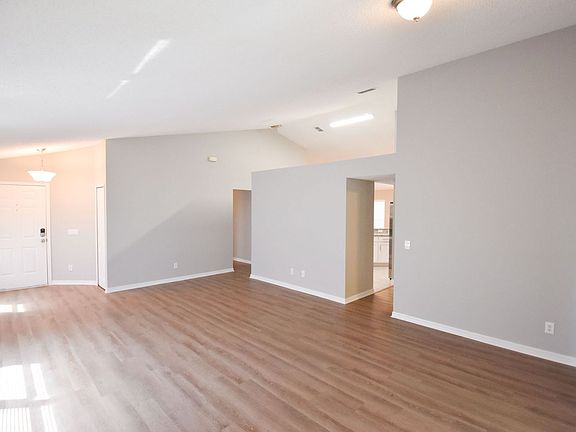 3rd image of 4441 King Edward Dr