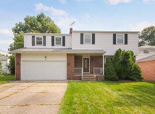 390 Kenyon Ave, Bedford, OH 44146