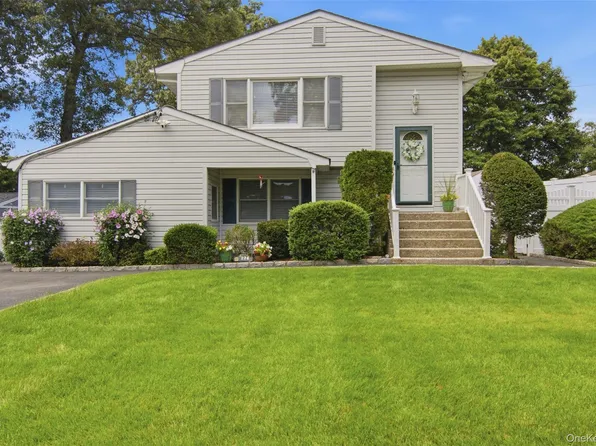 224 Holbrook Avenue, Ronkonkoma, NY 11779