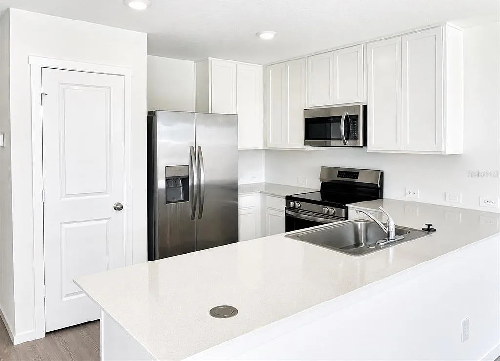 4 bed, 2.0 bath, 1600 sqft, $2,100 — Photo 4