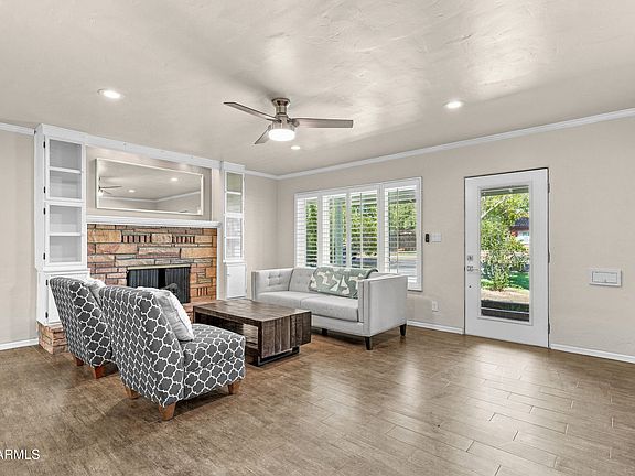 3rd image of 807 E LAMAR Road
