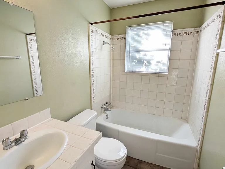 2105 SW 76th St — Photo 8