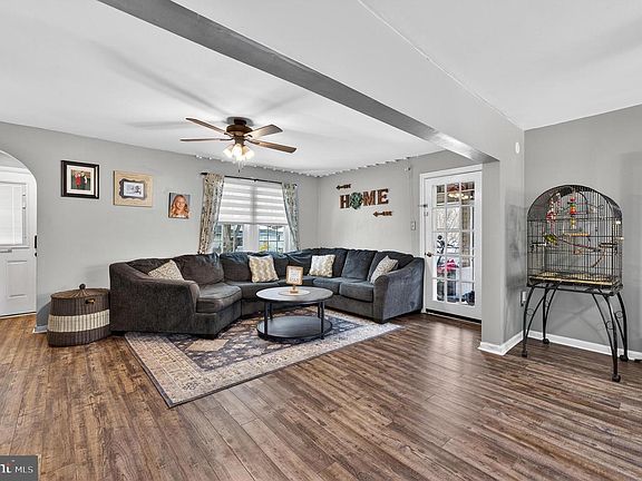 4th image of 115 S Walnut Ave