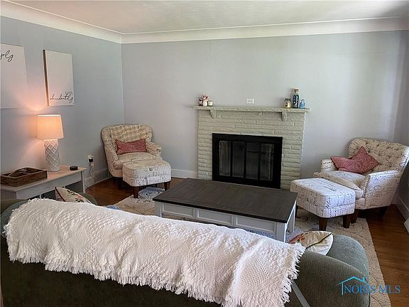 4th image of 530 Willow Ln