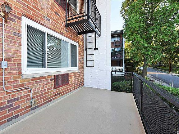 4th image of 73 Carlton Ave