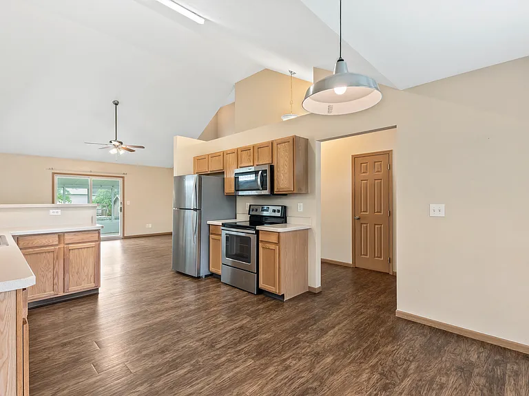 77 W Fieldstone — Photo 4