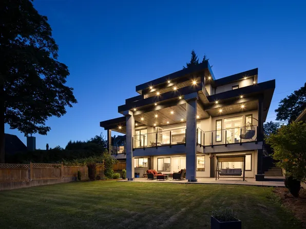 2230 Dawes Hill Rd, Coquitlam, BC V3K 1N3