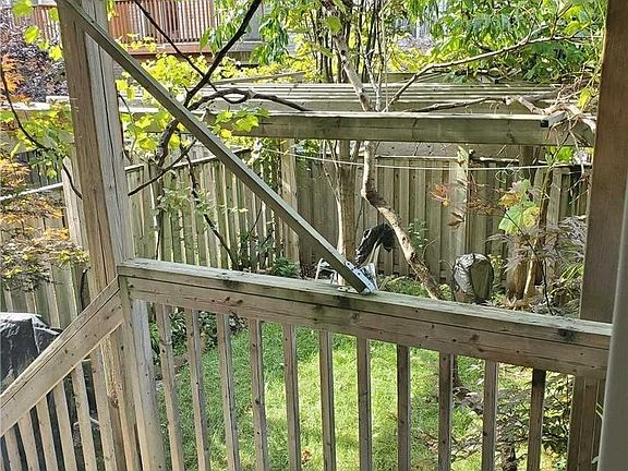 2nd image of 105 Wilkes Cres