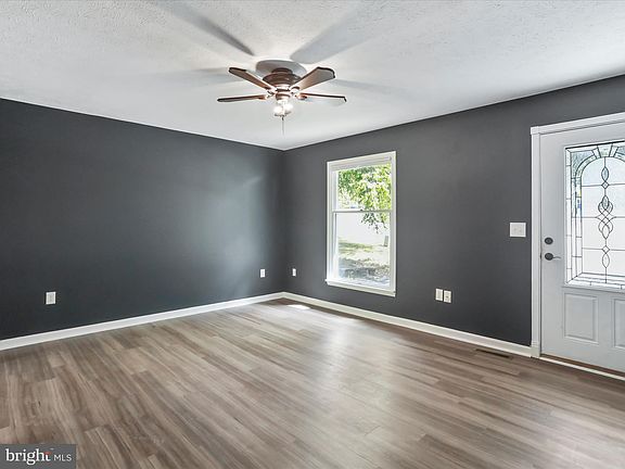 4th image of 449 E Fairchild Dr