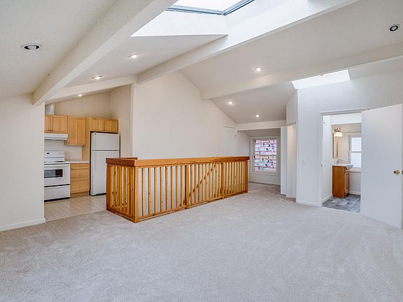 5th image of 1741 Leslie St Unit 2