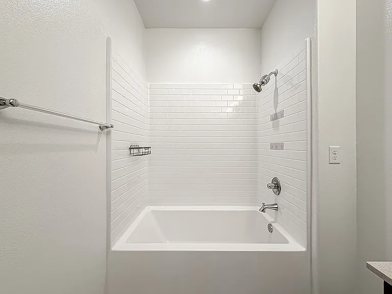 389 Castiano St — Photo 17
