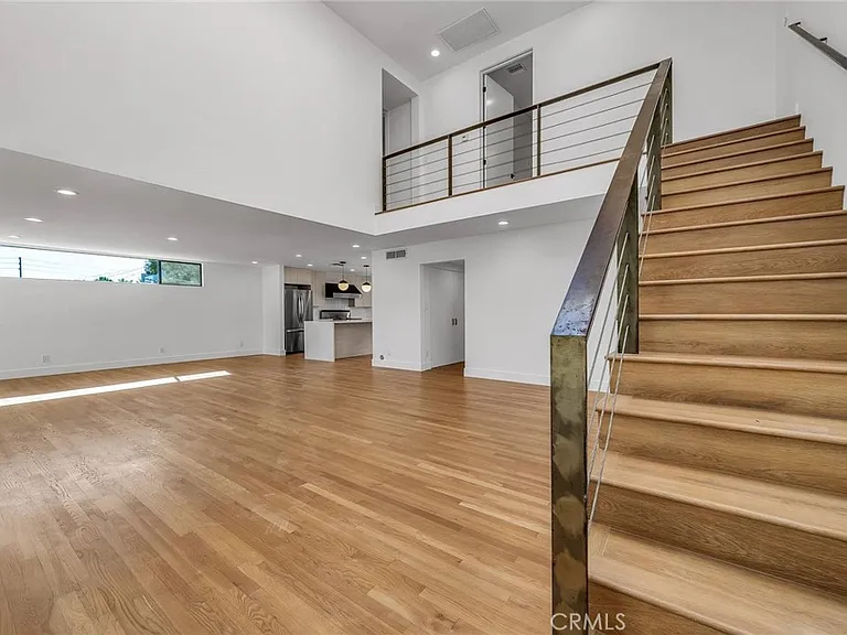 1531 Wellesley Ave — Photo 10
