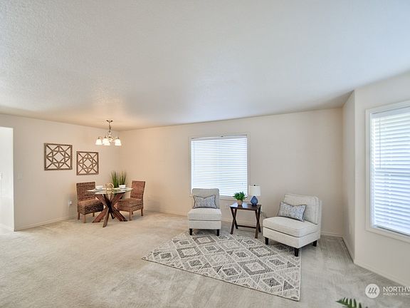 4th image of 3610 Loren Street NE