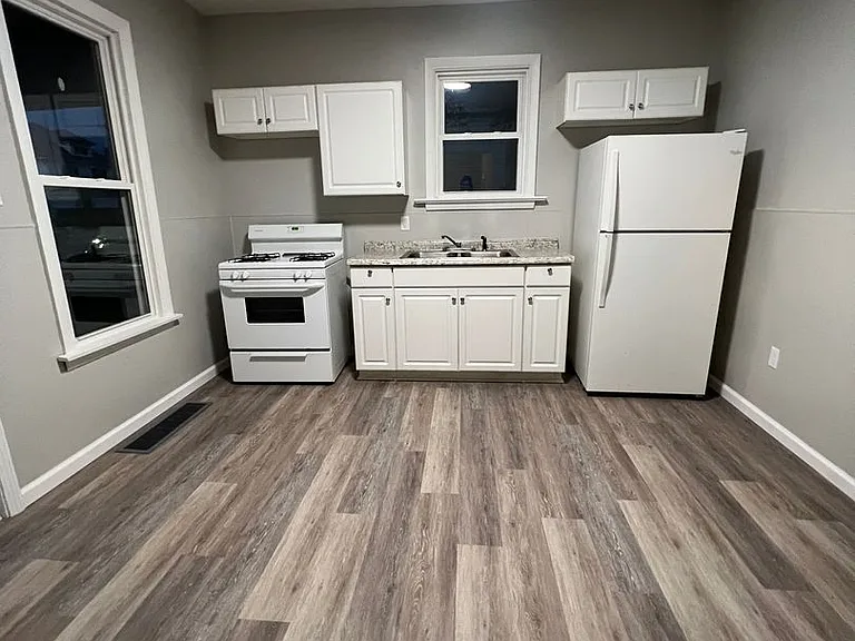 401 Parade St — Photo 1