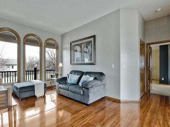 3rd image of 1010 N Tiffany Ct