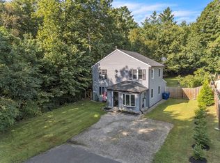 20 Park St, Russell, MA 01071