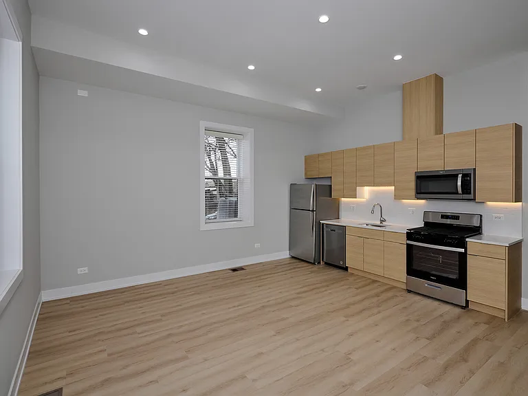 2158 W 18th St #1 — Photo 2