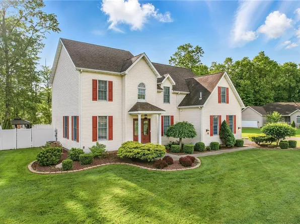 1523 Lori Ln, Hermitage, PA 16148