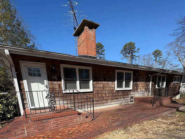 3 bedroom 3 bath in Spartanburg with Lots of Space Workshop in the garage!! — Photo 49
