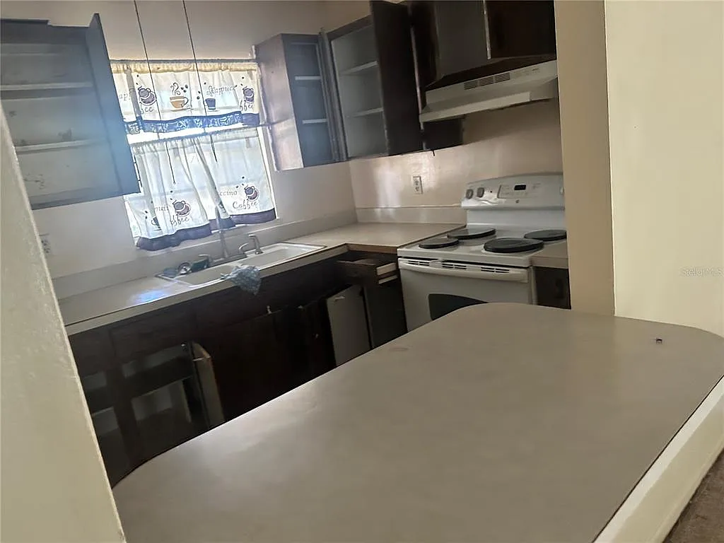 2 bed, 2.0 bath, 1003 sqft, $1,300 — Photo 2