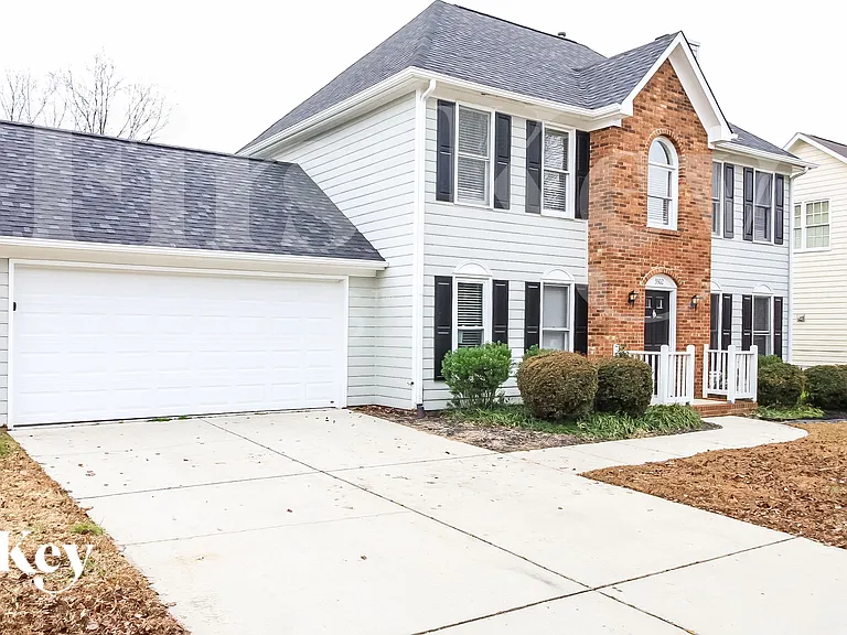 3302 Sparrowhawk Dr — Photo 2