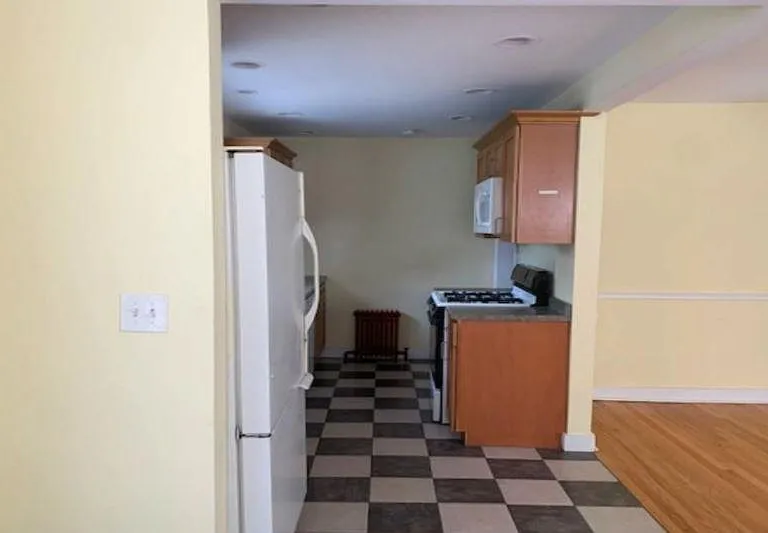 31 Lyon St — Photo 3