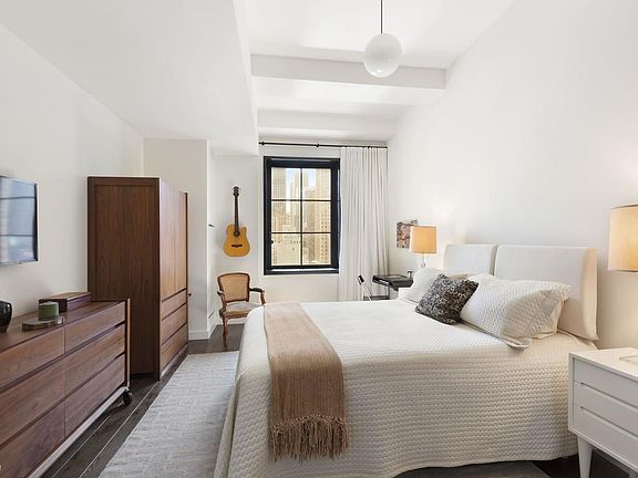 4th image of 425 W 50th St APT 12D