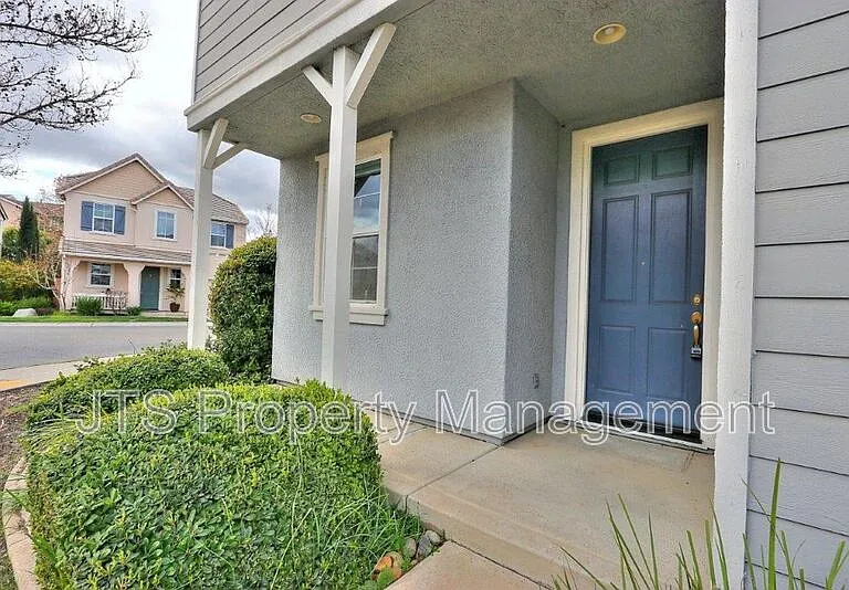 10921 Oakham Dr — Photo 3