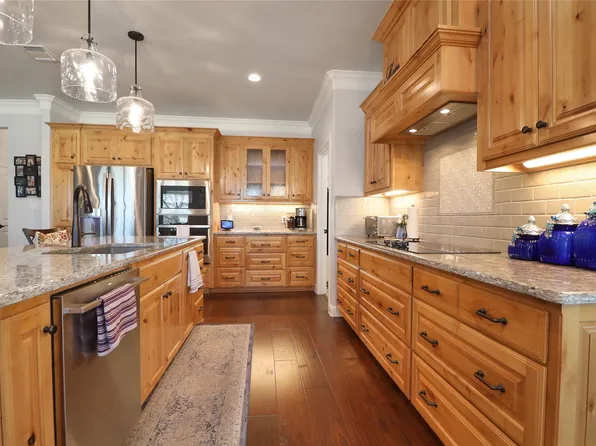 8701 Oakland Ct, Granbury, TX 76049