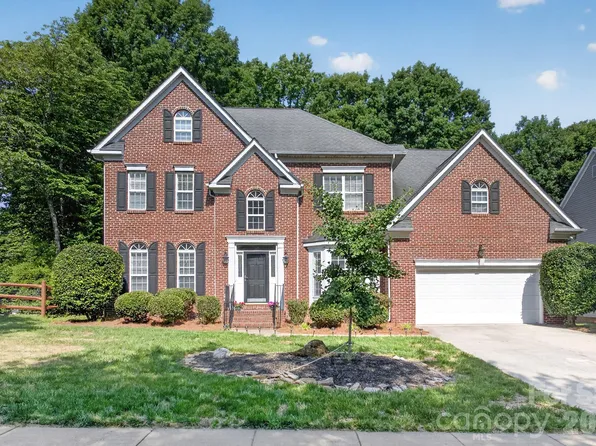8812 Kingston Forest Dr, Charlotte, NC 28277
