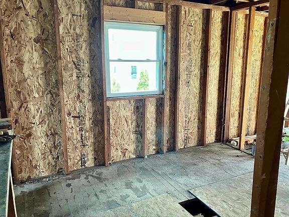 5th image of 618 Poplar St
