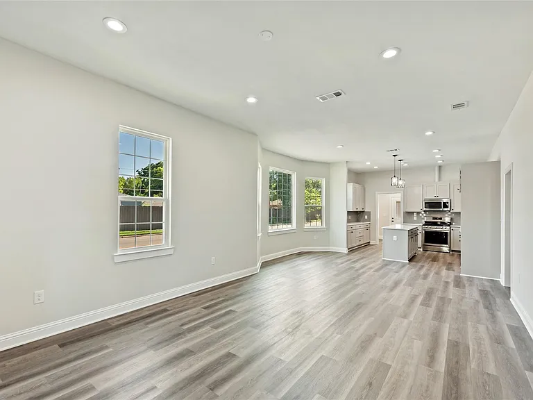 502 S Clinton Ave — Photo 6