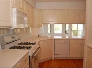 362 Bristol Ln, Fox River Grove, IL 60021
