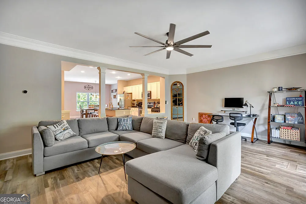 3 bed, 2.5 bath, 2418 sqft, $2,500 — Photo 2