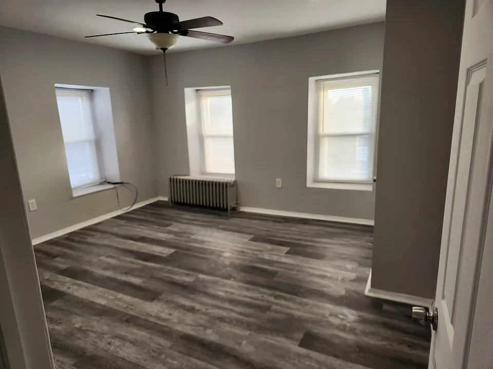 4833 Longshore Ave #3