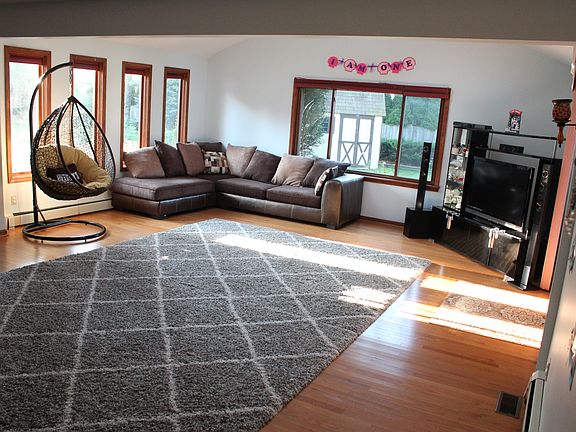 4th image of 105 Woodshire S