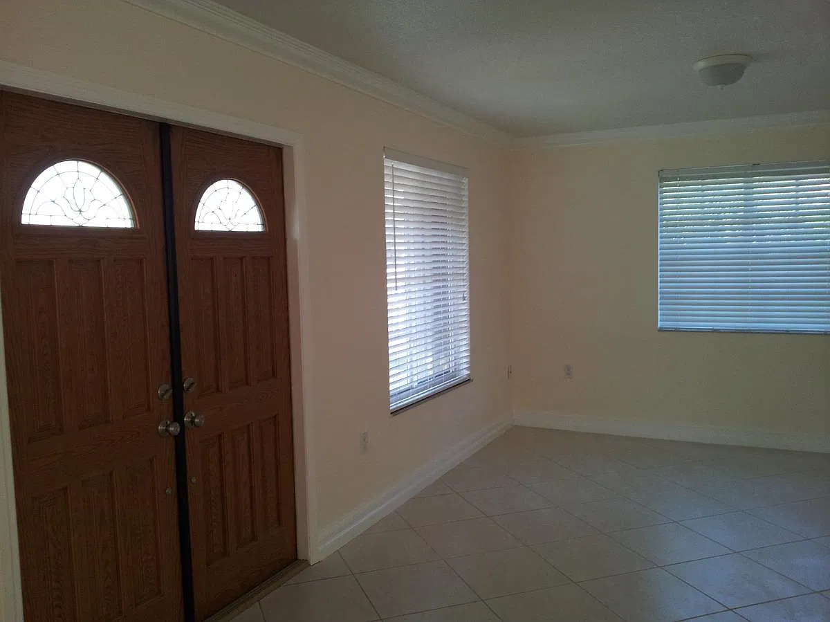 3 bed, 1300 sqft, $2,950 — Photo 2
