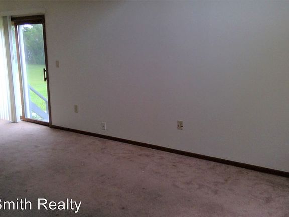 3rd image of 2321 N Pontiac Dr
